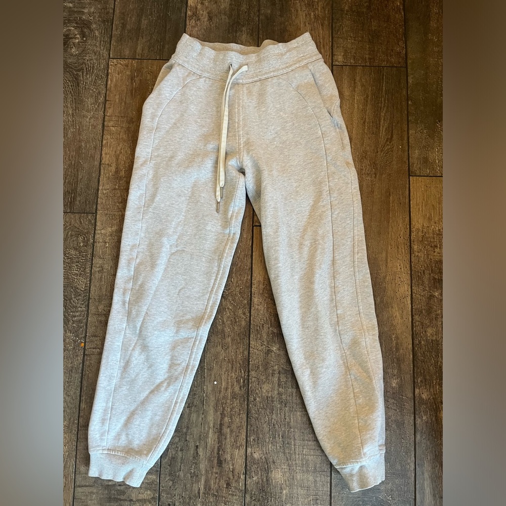 Lululemon scuba joggers, size 0, 25 inch, white